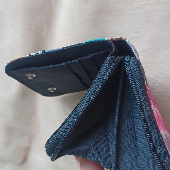 Le Sportsak Wallet - Picture 8 of 15